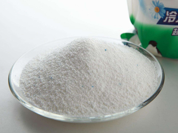 洗滌劑中使用的熒光增白劑有何特點？